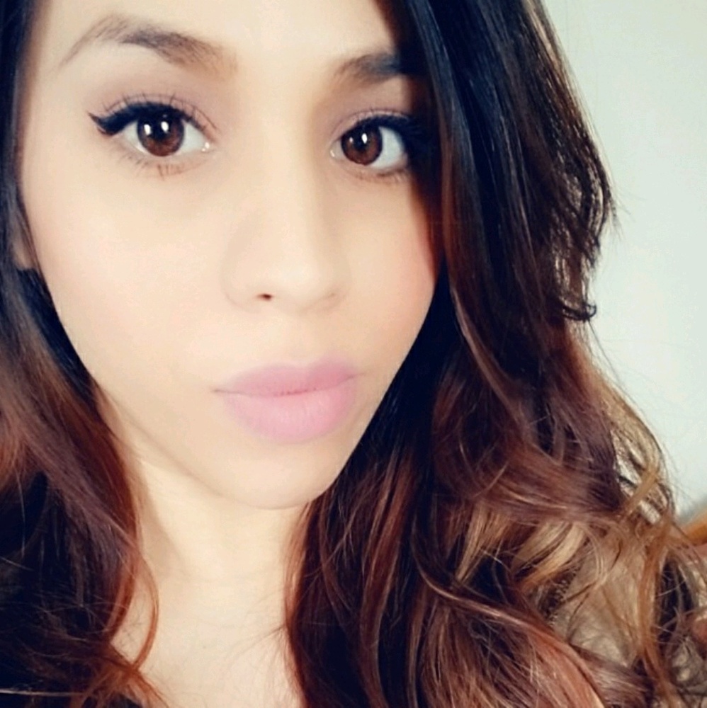 Meet your Posher, Alejandra